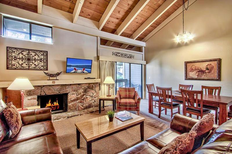 Four-Bedroom Townhouse with a loft with 2 beds interior